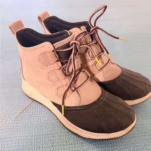 Sorel Tan and Black Winter Boots